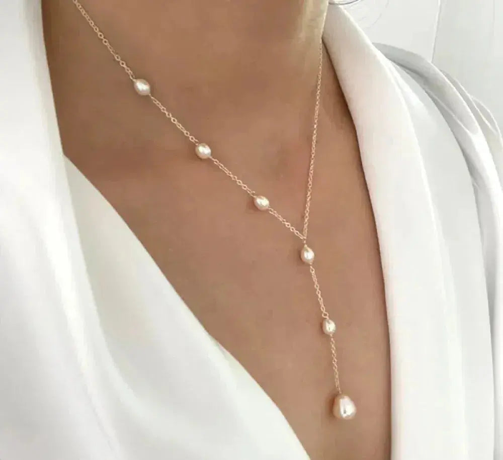 Vintage style pearl necklace