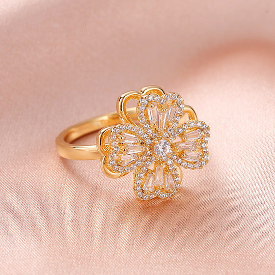 Fashion Clover Stress-Relief Ring