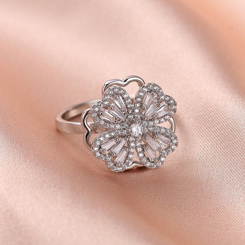 Fashion Clover Stress-Relief Ring