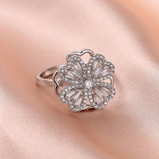 Fashion Clover Stress-Relief Ring