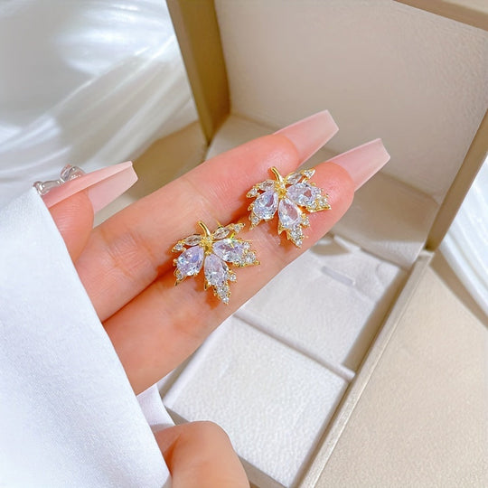 Elegant Leaf Pendant Necklace and Earrings Set