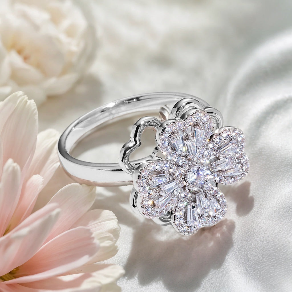 Fashion Clover Stress-Relief Ring