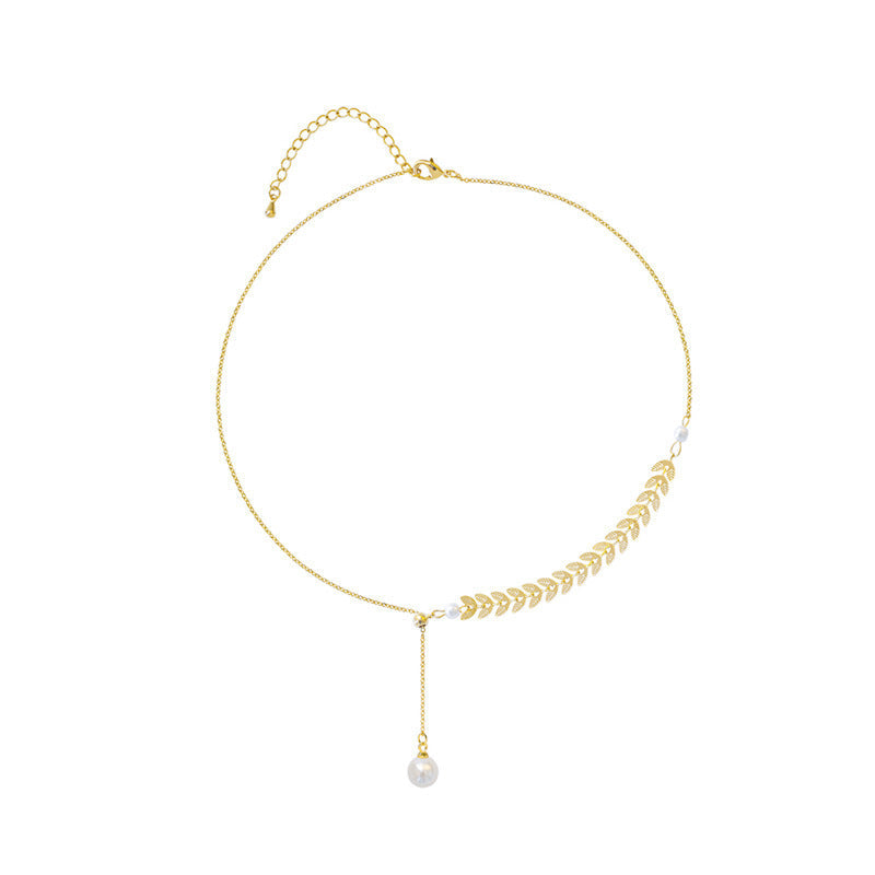 Choker with Design of Leaves Pendant