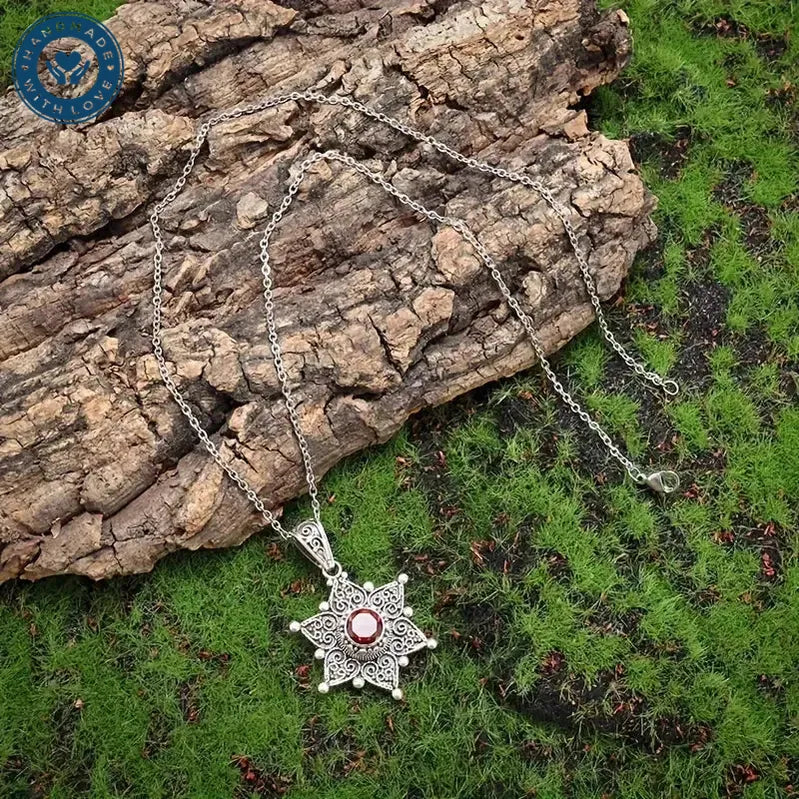 Jessindra Carmalyth Necklace