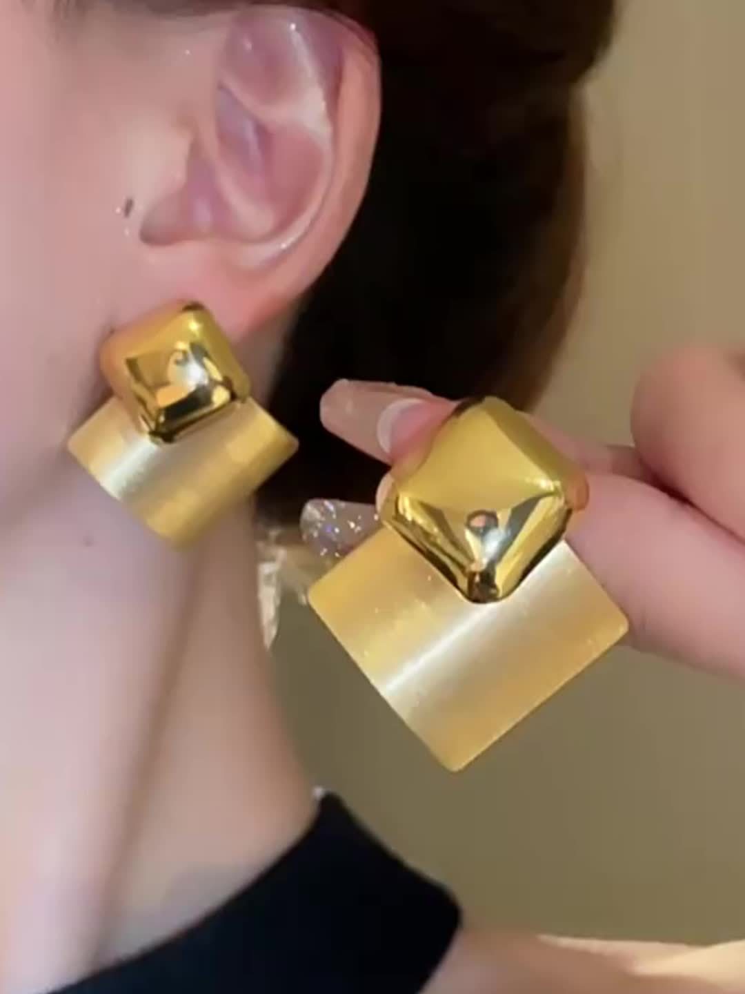Vintage-Inspired Geometric Square Earrings