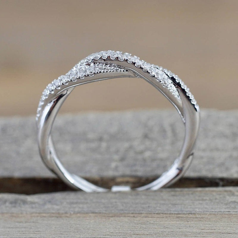 Luxury Zirconia Twisted Band Ring