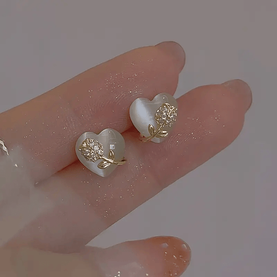 Vintage Style Heart-Shaped Rose Earrings