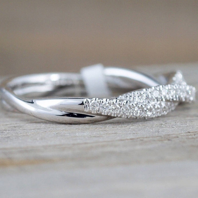 Luxury Zirconia Twisted Band Ring