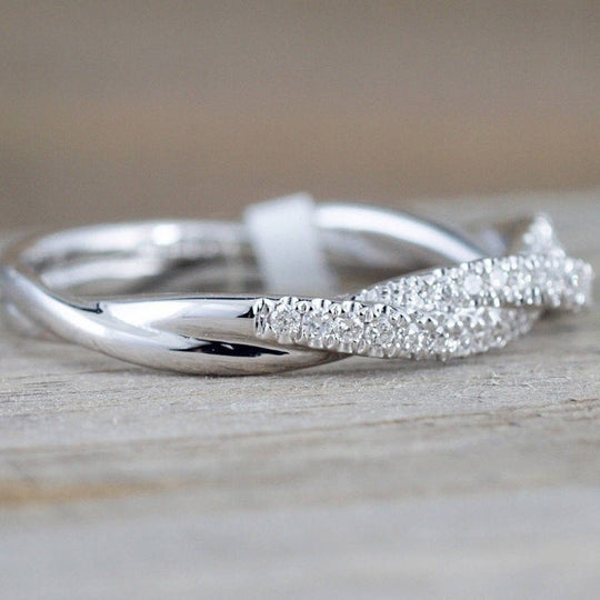 Luxury Zirconia Twisted Band Ring