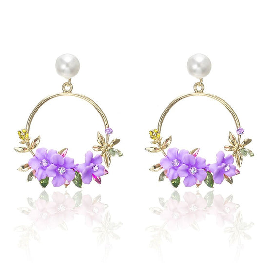Flower and Pearl Earrings in Gold