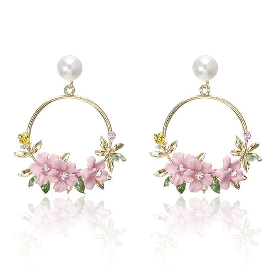 Flower and Pearl Earrings in Gold