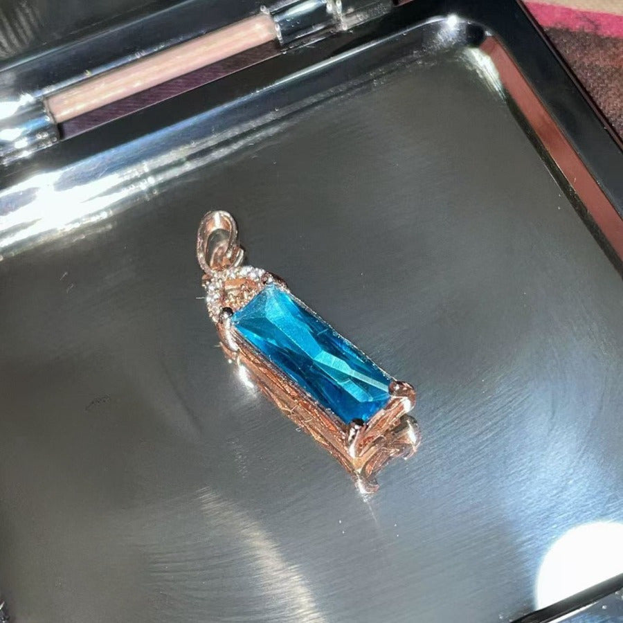Geometric Heart Zirconia Pendant Necklace