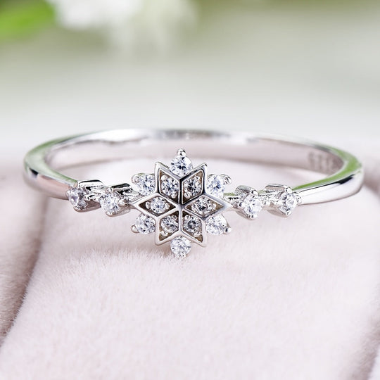 Luxury Zirconia Snowflake Ring