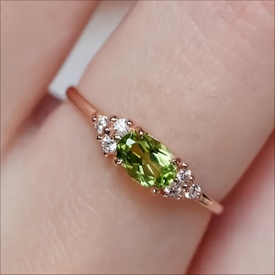 S925 Elegant Peridot & Synthetic Zirconia Ring