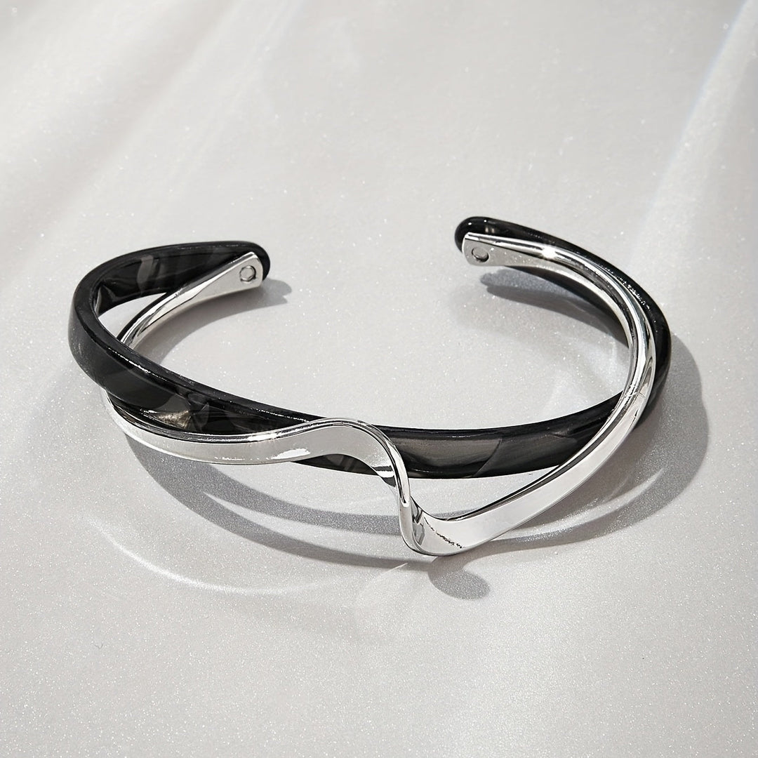 Golden Minimalist Wave Shape Cuff Bangle