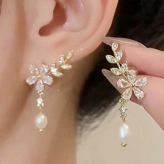Exquisite Pearl Flower Leaf Drop Earrings