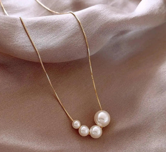 Gold necklace of freshwater pearls