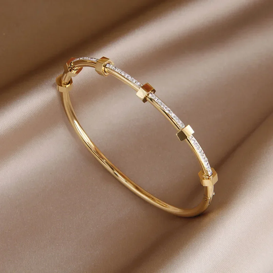 Bright Golden Plated Bracelet with Moissaniet cover